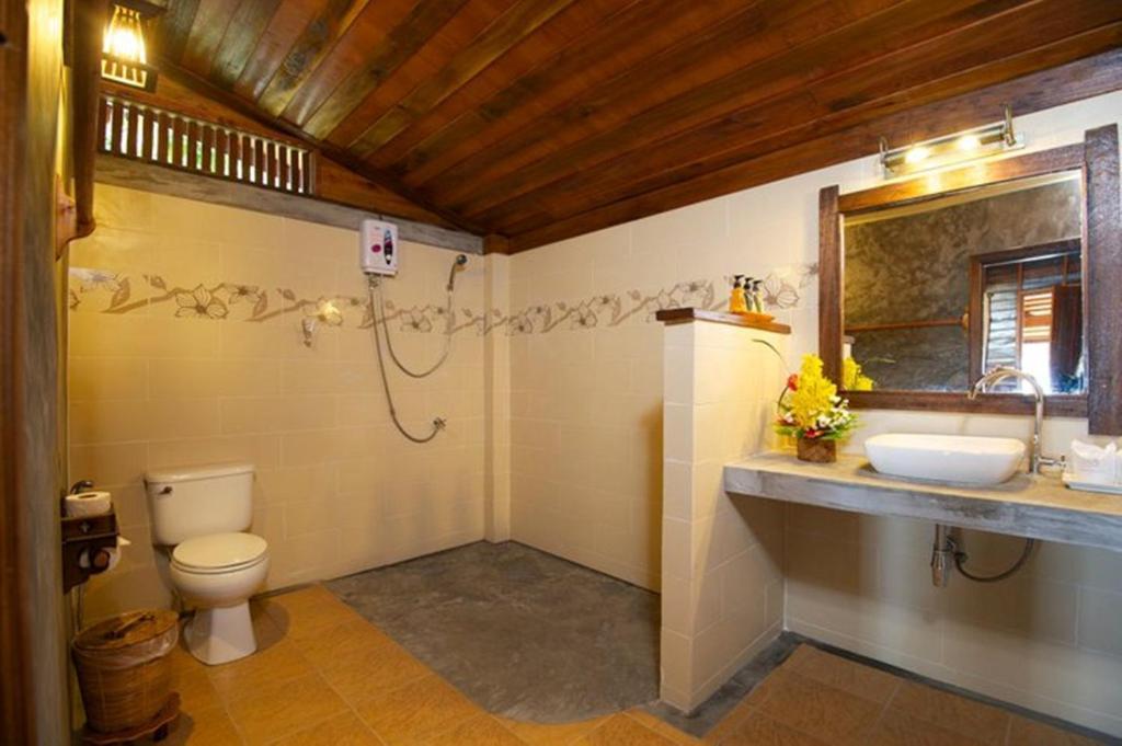 Hillside Bungalow,267753813:JPEG